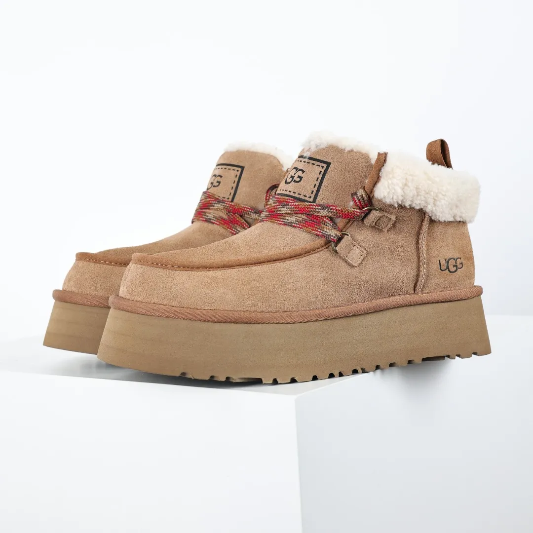 Pick up locally 💰660 Core recommendation Good price In recent years, uug has launched a series of styles, which are partially geared towards the preferences of young consumers and have also moved to the forefront of fashion trends. Shoe body material: water-repellent coated suede upper, 17mm UGGPURE™ implanted wool insole, lightweight non-slip and comfortable rubber outsole, with brand LOGO and trademark, with full packaging Size: 35 36 37 38 39 40